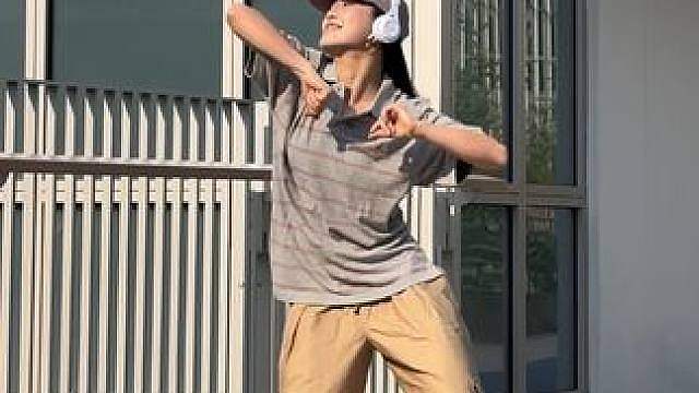 没有newjeans的夏天是不完整的！搭配Kangol解锁OMG梦核碎片