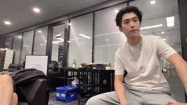 童锦程运动会让董事当队长，安排子圣志龙却忘记我的朋友笑麻了