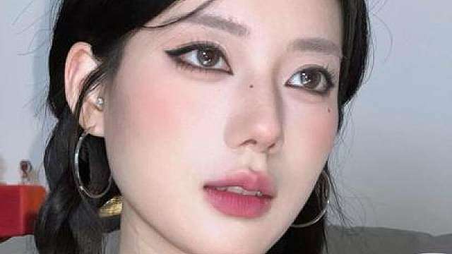 微亚粉色猫猫妆ins氛围感的神！没有不韩的义务