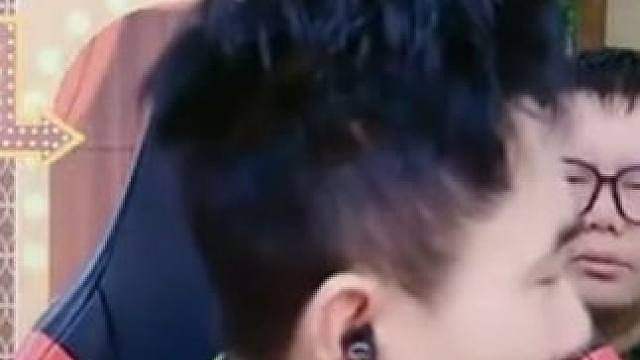 《我按着麦的》