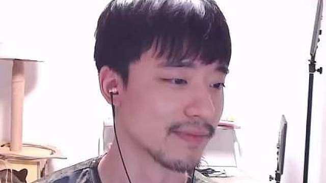 大舅子刮胡子前真的吓一跳 ​​​