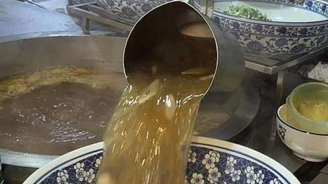 甘肃人美好的一天从一碗XXXXXL牛肉面开始