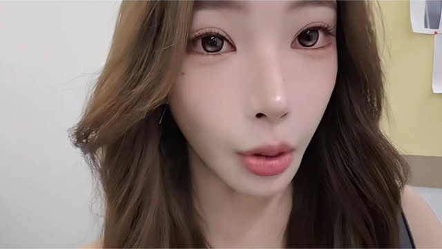 小羊鼓励大锤带货不用紧张，夸赞大锤宝宝特别好你们要对她好一点