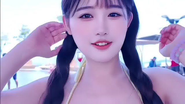 美女小姐姐泳装比基尼