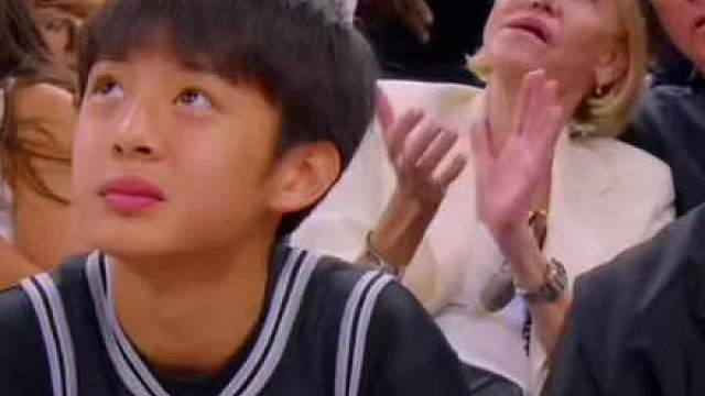 邓超带儿子观战NBA总决赛“等等”都长这么大了 网友：简直是男版孙俪