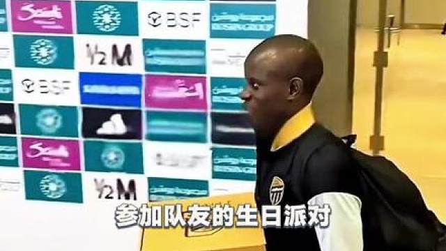 “他是全世界最低调的亿万富翁！只要了解他以后，没有人会不喜欢他！”