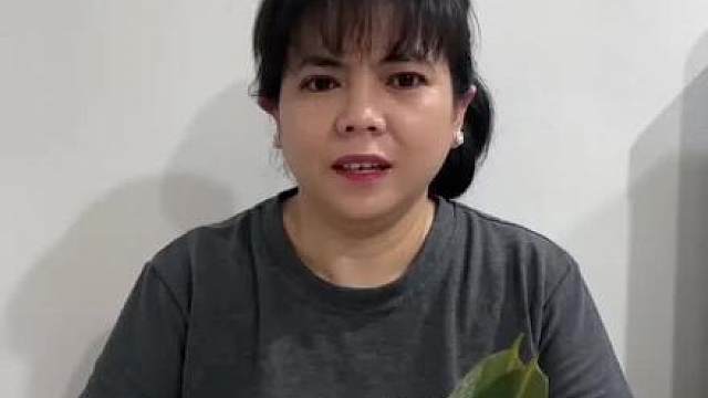午食粽，千年不变的美好寓意 
每年农历五月初五，粽叶飘香，端午如期而至。在众多端午习俗中，吃粽子是流传最广、最深入人心的传统。一枚小小的粽子，不仅是节日的美味，更承载着中华民族千年的文化底蕴与美好寓意。 
端午吃粽子最早是为了纪念爱国诗人屈原。相传屈原投江殉国后，百姓心怀悲痛，为了不让鱼虾啃食他的身体，纷纷将糯米裹入粽叶投入江中。久而久之，投粽祭江的习俗慢慢演变为端午食粽的传统，以此缅怀先贤、传承