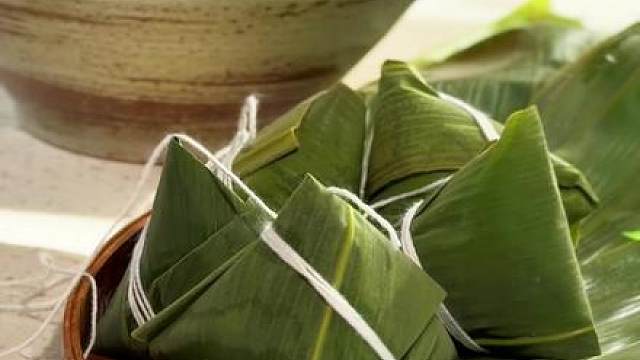 解锁粽子新形态新疆酸奶粽子 新疆美食 酸奶粽子是粽子的神仙吃法 
新疆省粽申请出战