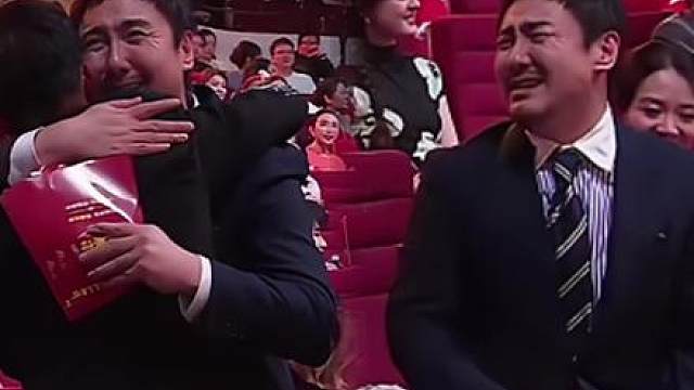沈腾急到打手语给宝强庆生，尼格买提一句话让他当场裂开！网友：就怕人又笨又勤快