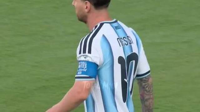 打入3球追平克洛泽记录 梅西的第六届世界杯
3:0 帽子戏法
美妙的开始征程，希望享受最后一舞的每一秒钟
就像你说的，这这是一个数字
不在意，不去比这些虚头巴脑的
才会真的开心