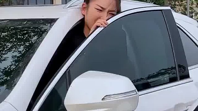 女司机开车需要熟练掌握技巧，赶紧来普及一下吧！