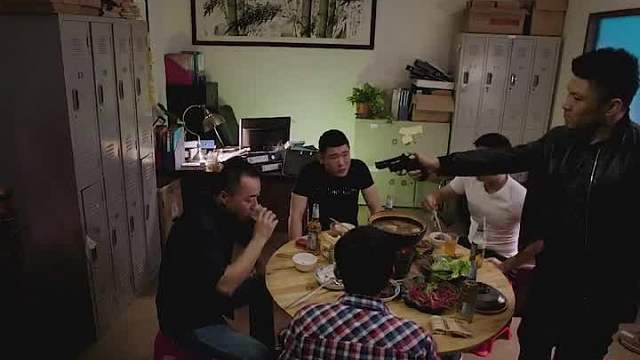 人狠话不多，坐地当大哥