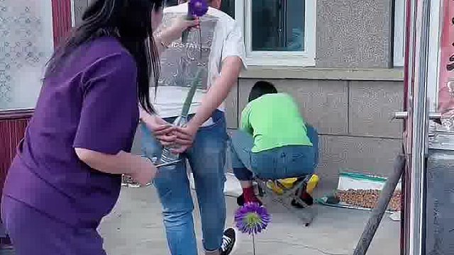 本想逗逗媳妇，没想到老妈神助攻