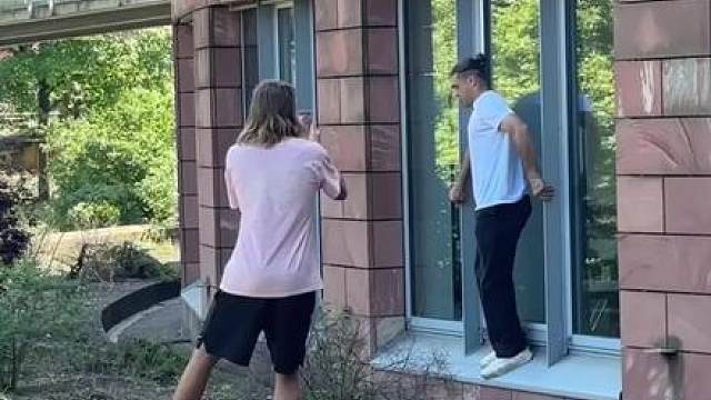 人生不过短短三万多天，再不疯狂就老了