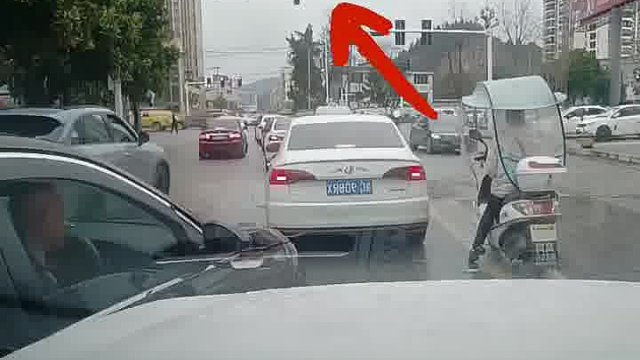谁会拒绝这么有“礼貌”的加塞呢？