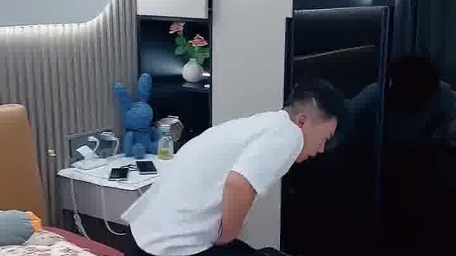第一次去女朋友家睡，阿姨也太勤快了，我就上个厕所回来就这样了，本来还想睡，都不好意思了！
