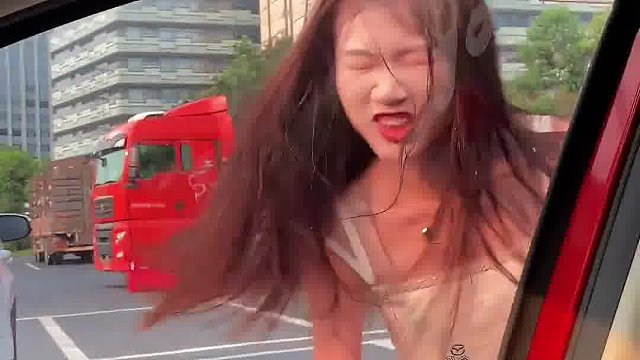 高速开到一半，才想起把她忘在服务区了……