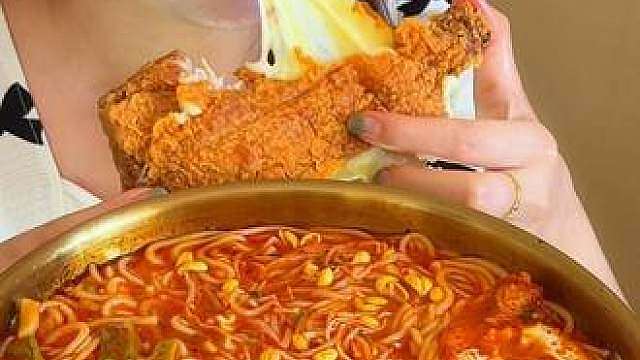 芝士炸鸡肥汁米线串串