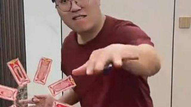 狂魔哥跳转盘舞，给吕德华送首秀祝福！