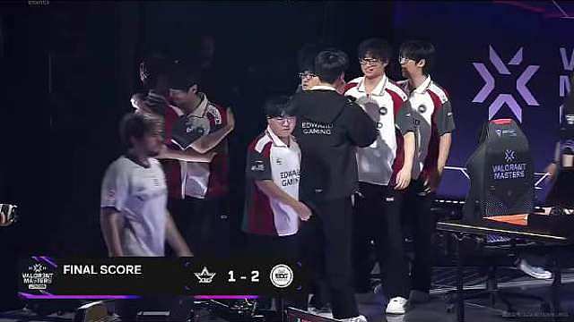 无畏契约伦敦大师赛！EDG鏖战三局以2-1战胜XLG，对局里队伍进攻端火力全开，多次凭借强势突破拉开