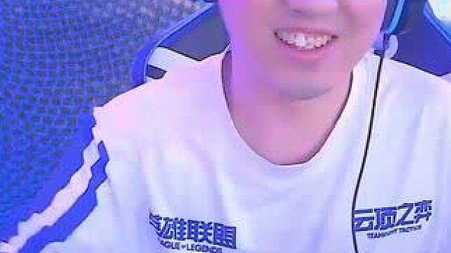 这是历届TOC中最精彩的一集， 红莲的封神之战，2杠2一滴血的大胆操作更是让众人明白了为何血量是云顶