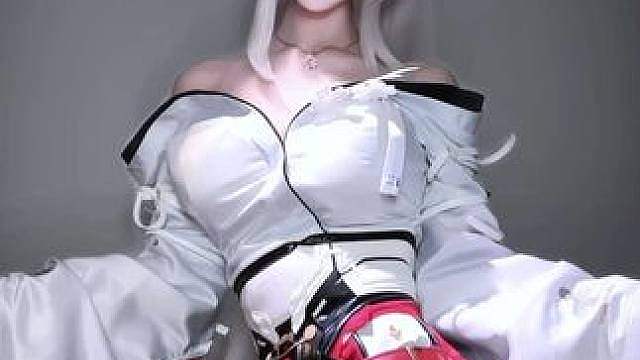 依旧白毛红瞳