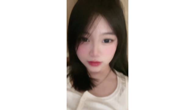 美女简约自拍