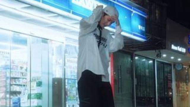 山田小姐 可以跟你跳一首短裙吗