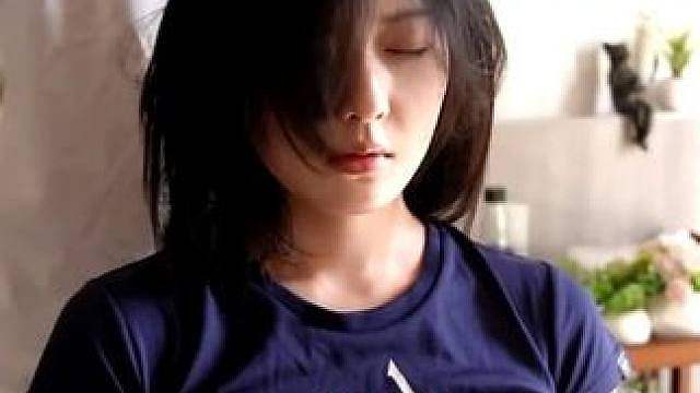 舒适的头部按摩放松体验，释放您的困意。
