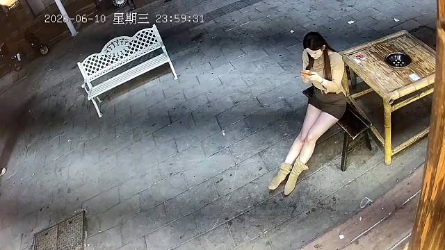 这咋回事呀，走路还是得小心点