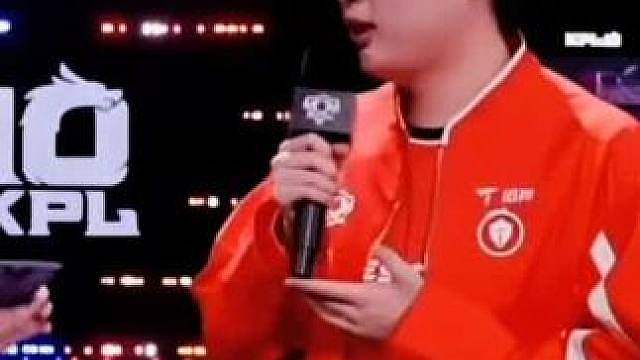 为了走上职业，他放弃了大主播的身份转型，打赢比赛的那一刻，他兴奋的像个孩子在分享，还礼貌的问天云有时