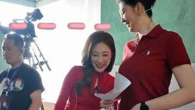 当我和女排世界冠军比身高… 见到女神一紧张少说几公分，那是大学身高，现在又长个明明本人太好看啦祝大家端午安康 晚上继续陪伴大家看世界杯