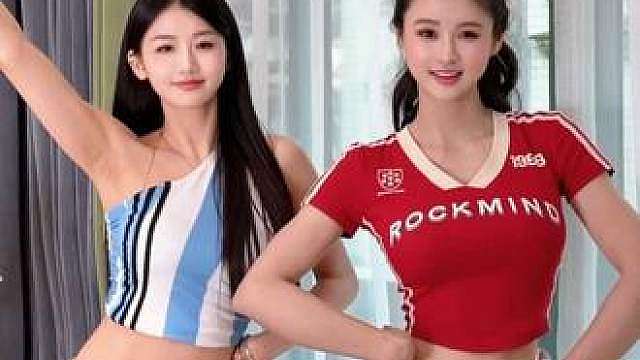 四年了我们还在这 只是跟她比爱心 她已经不会回了