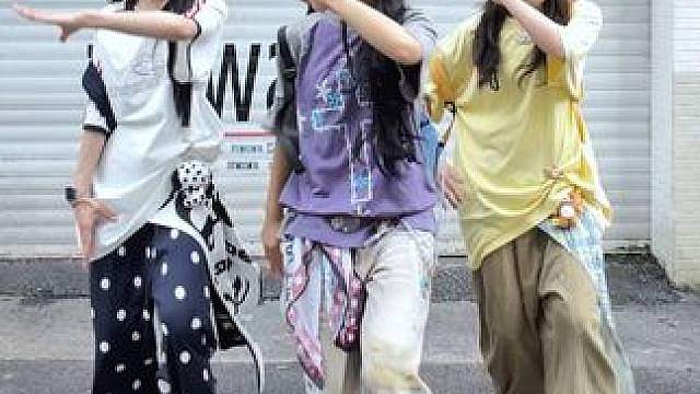 所有人保持同手同脚
