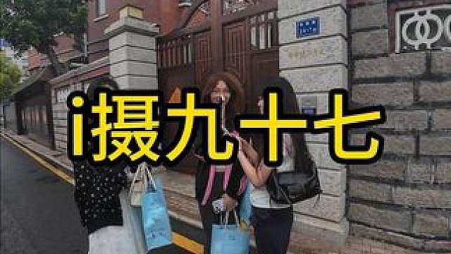 躲在角落偷偷哭