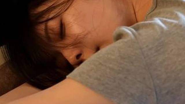 舒适的头部按摩放松体验，释放您的困意。