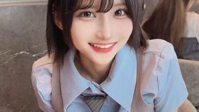 约会可爱的纹身女生