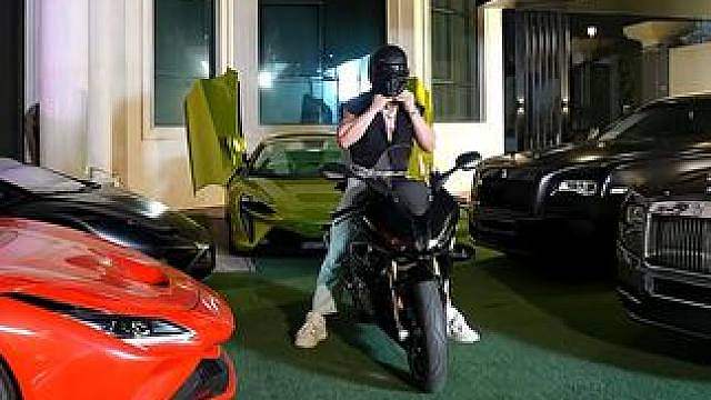 这中东富豪家里的车，你认识几个
