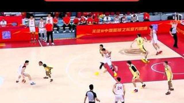 中国男篮vs澳大利亚男篮 崔永熙王俊杰最强双峰阵容爆发左右开弓，里突外投，中国队一度领先超10分，最后崔永熙3分球杀死比赛，最后中国男篮91比81战胜澳大利亚男篮！