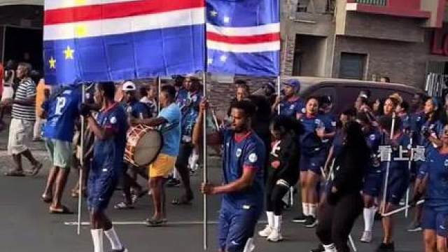 首次参加世界杯，50万人口小国创造奇迹。佛得角连续两次战平世界杯冠军球队。举国欢庆