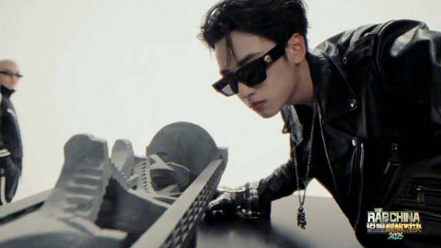 主题曲《My Way(由我)》今日火热上线！赛事组 和 一开口就气势拉满，再搭配上巅峰rapper们