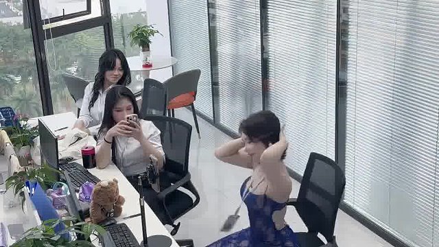 椅子上跳舞吗