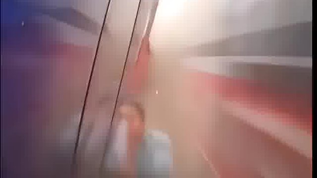高速公路车遇故障，请“车靠边 人撤离 即报警”