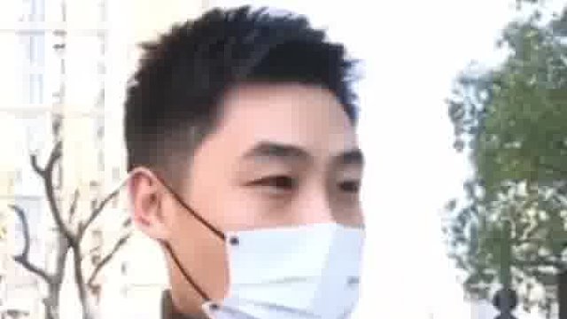 监控下的一幕，五菱宏光撞上迈凯伦结局亮了！网友：豪车就该无视交通法规吗？