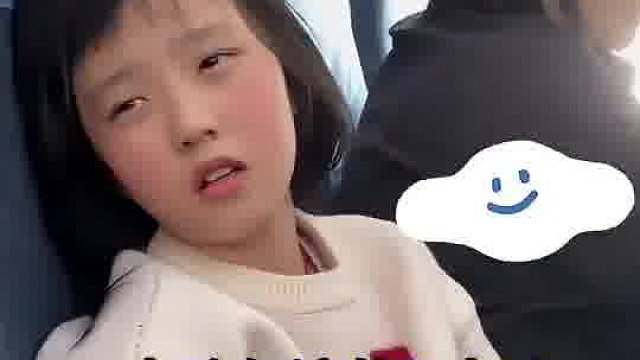 去哈尔滨的飞机上，孩子一直抱怨太热，嘴硬的人果然会被惩罚！