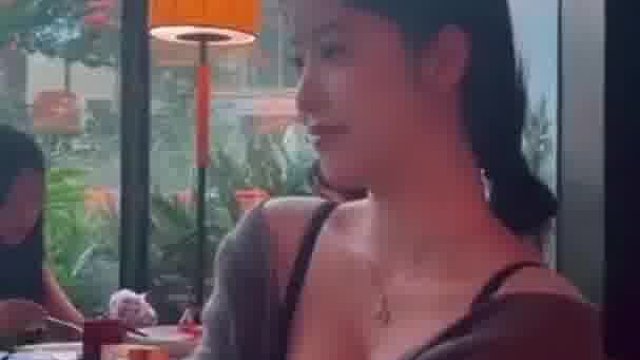 天青色等烟雨，而我在等你