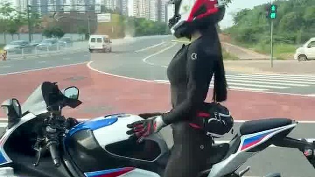 宝马摩托车到底值多少钱？