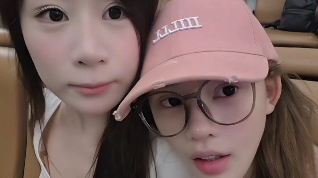 大锤安琪坐着行李箱，喊怡宝跑起来，这三个人太欢乐了