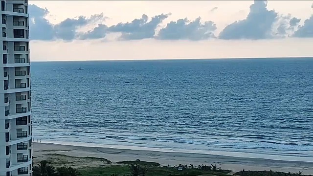 一起去看海