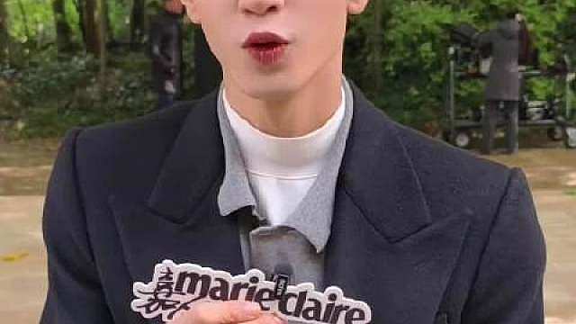 这还是第一次来巴黎的陈哲远，去哪玩了？ 

大秀前一晚刚到巴黎的陈哲远，就去塞纳河畔左岸帅气出片了。